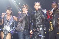Tom Cruise y los Black Eyed Peas en Londres durante la presentación del tema